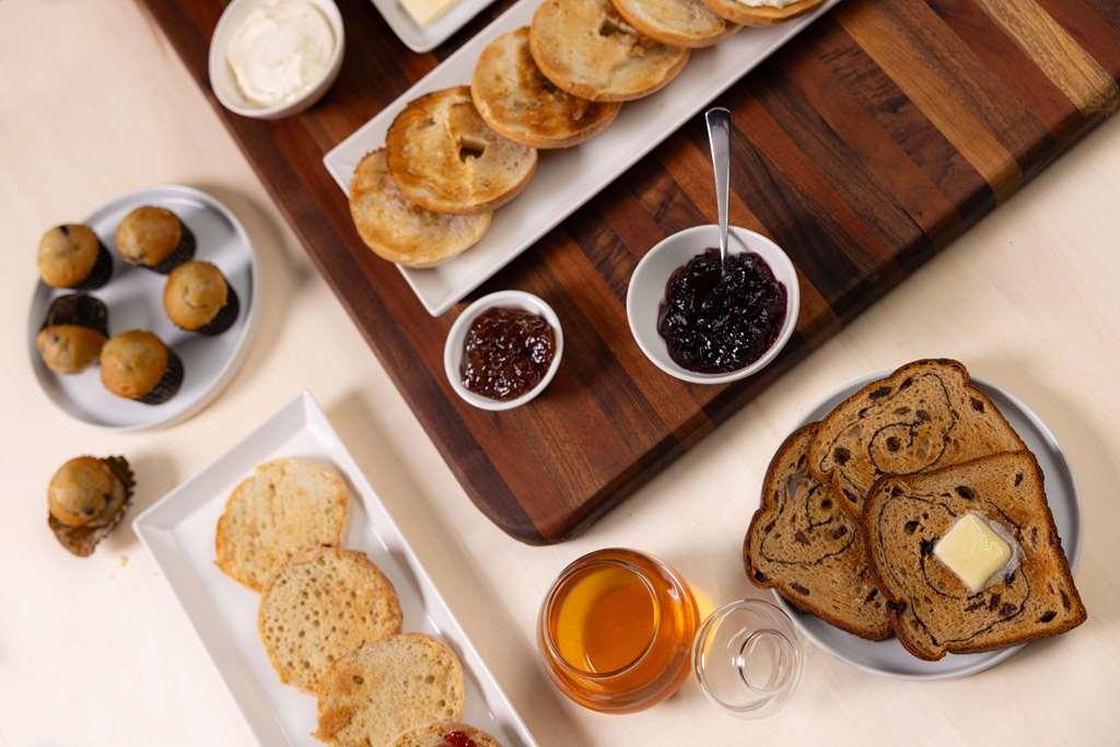 Drury Inn & Suites Charlotte Arrowood Restaurang bild