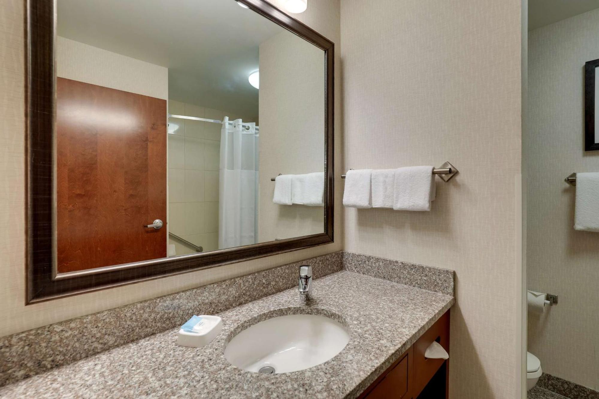 Drury Inn & Suites Charlotte Arrowood Exteriör bild