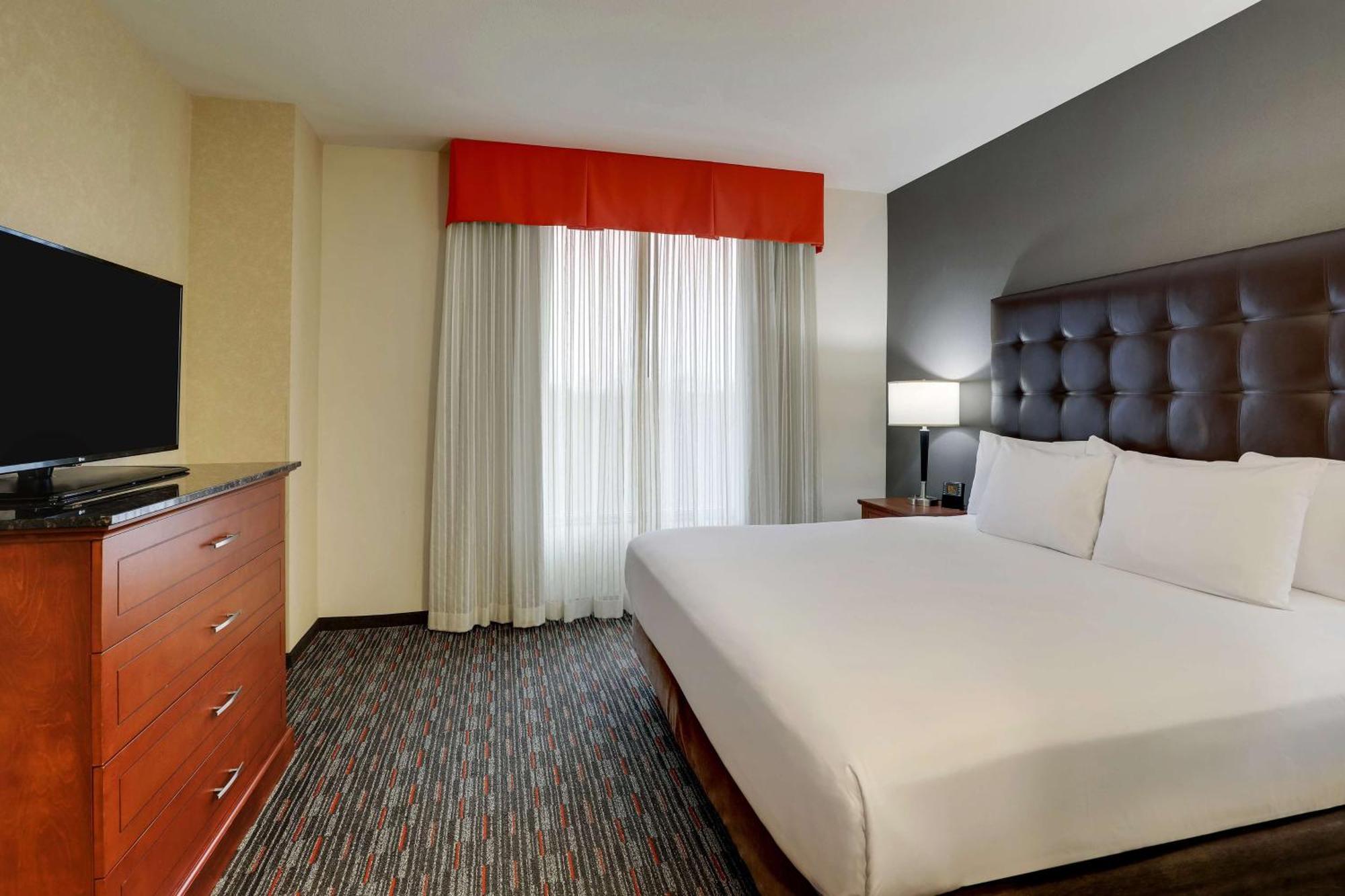 Drury Inn & Suites Charlotte Arrowood Exteriör bild