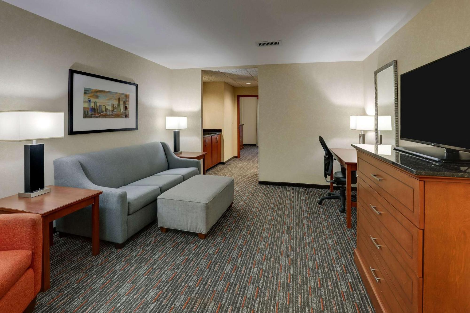 Drury Inn & Suites Charlotte Arrowood Exteriör bild