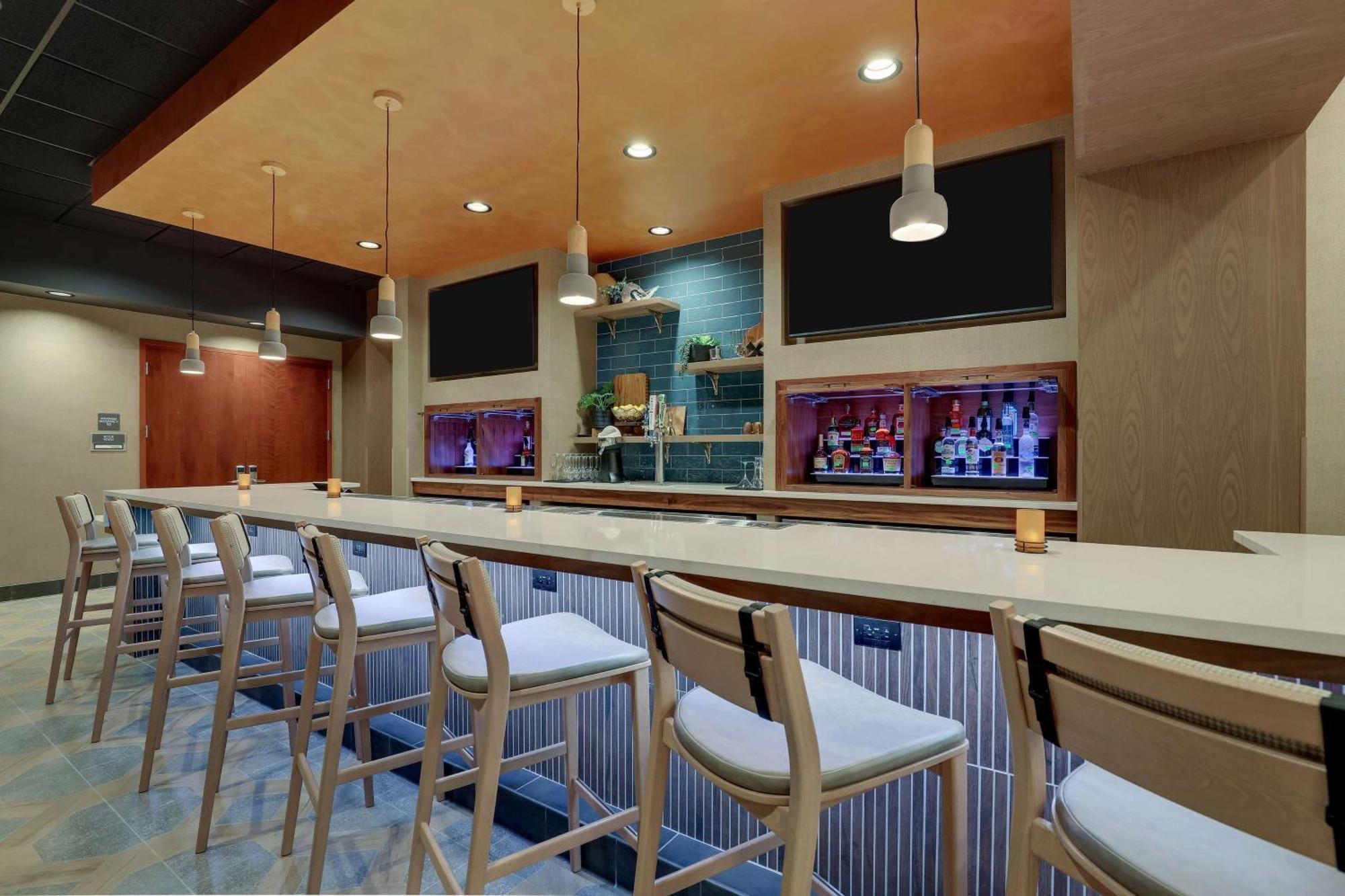 Drury Inn & Suites Charlotte Arrowood Exteriör bild