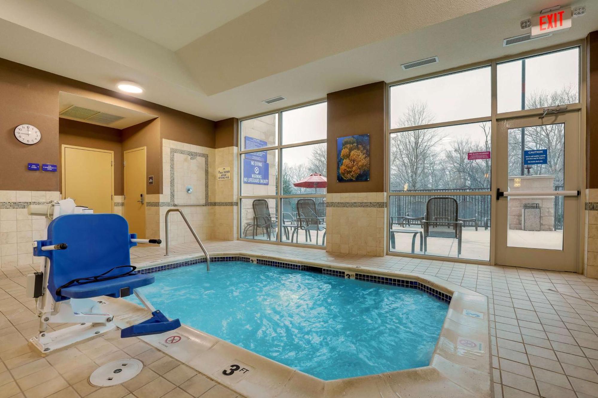 Drury Inn & Suites Charlotte Arrowood Exteriör bild